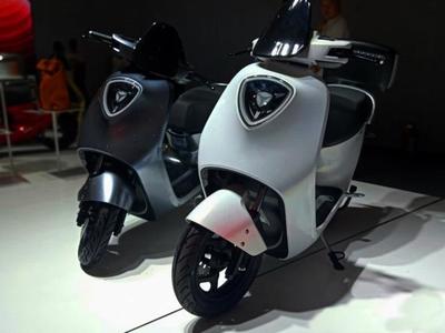 雅迪新款電動車比G5更運動,前后碟剎續(xù)航160公里,充滿電3.5小時