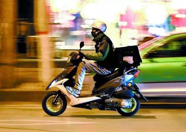 算筆賬,外賣小哥騎電動車一年到底能掙多少錢?